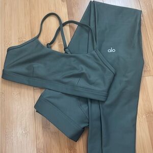 ALO Yoga airlift 4 pocket tights and intrigue bra bundle XS dark cactus
